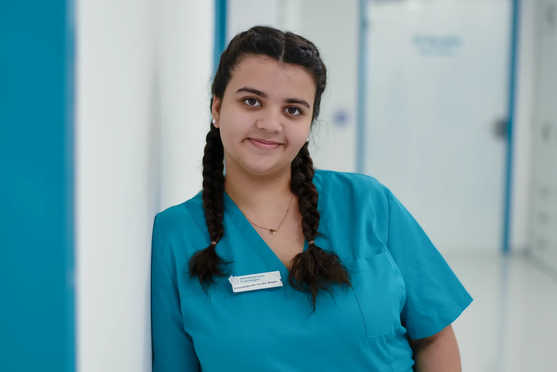 Portrait of Anisha Weper, trainee veterinary nurse at Kleintierpraxis Cremlingen