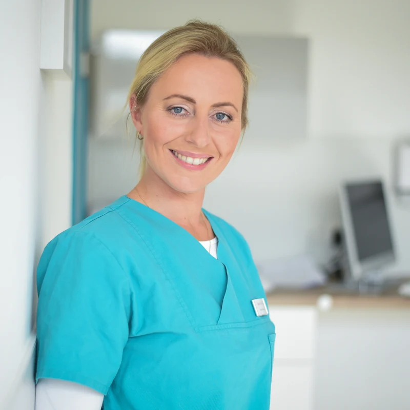 Portrait of Carolin Göldenitz, animal physiotherapist at Kleintierpraxis Cremlingen
