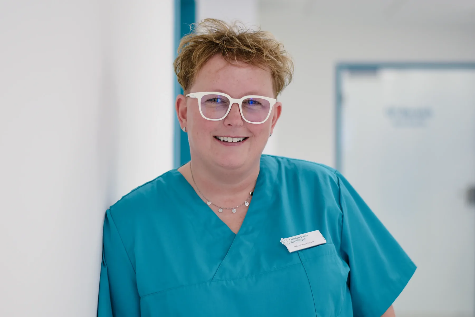 Portrait of Dominique Hartung, veterinary nurse at Kleintierpraxis Cremlingen