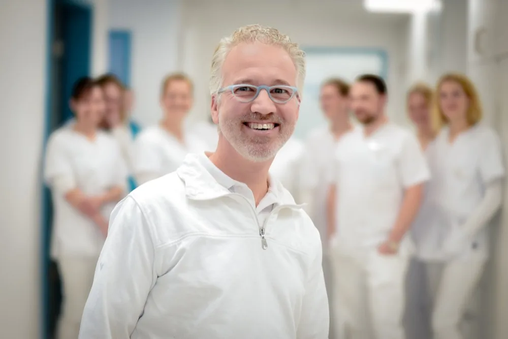 Portrait of Dr Nils Reupke, veterinarian for internal medicine and surgery at Kleintierpraxis Cremlingen