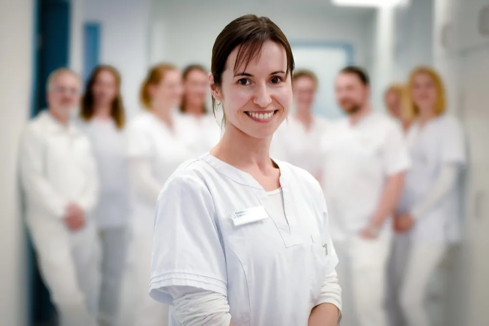 Portrait of Dr Susanne Buschtöns, veterinarian for small pets, dentistry and dermatology at Kleintierpraxis Cremlingen