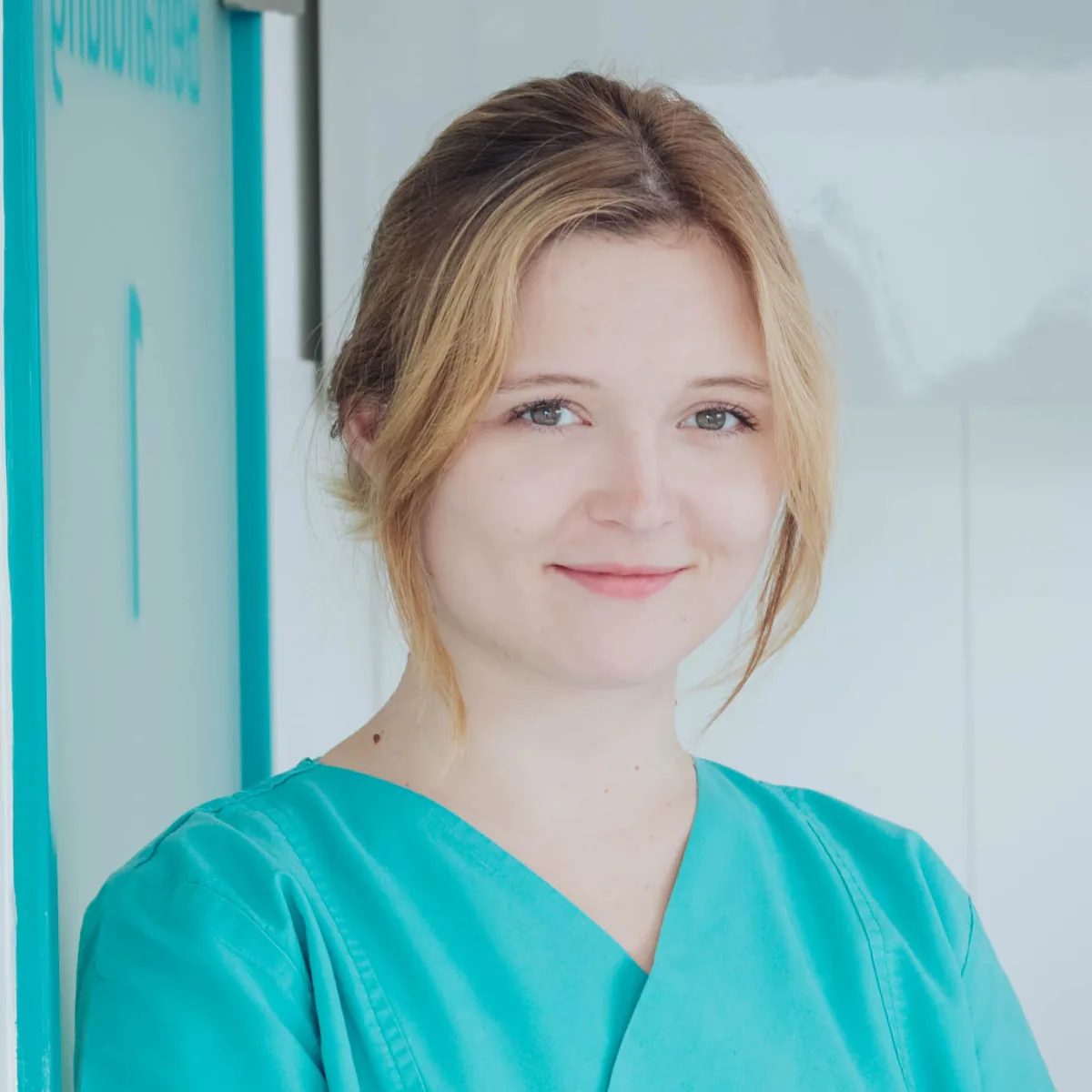 Portrait of Frederike Blida, veterinary nurse at Kleintierpraxis Cremlingen