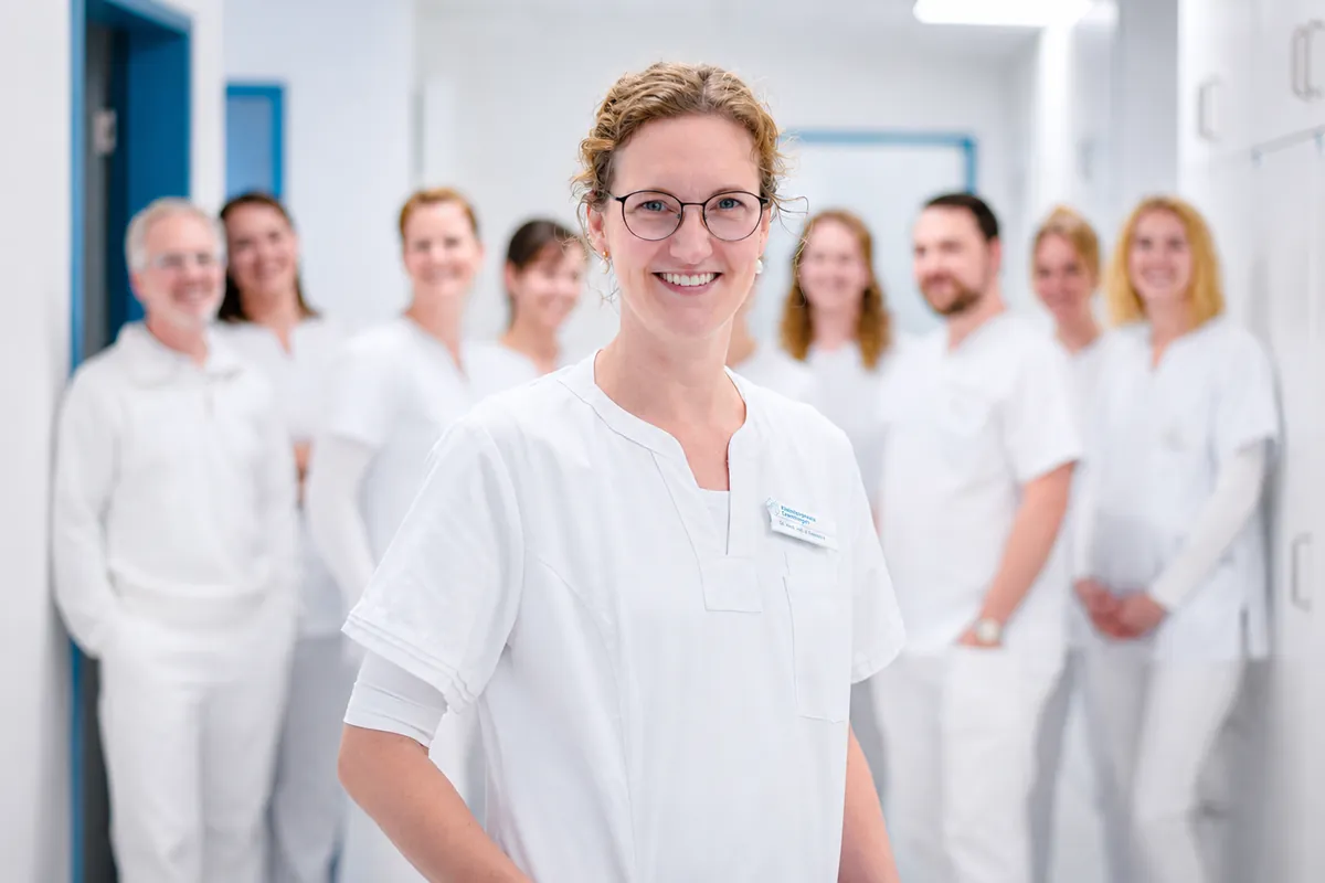 Porträt von Julia Gaitzsch, Tierärztin für Innere Medizin und Dermatologie der Kleintierpraxis Cremlingen