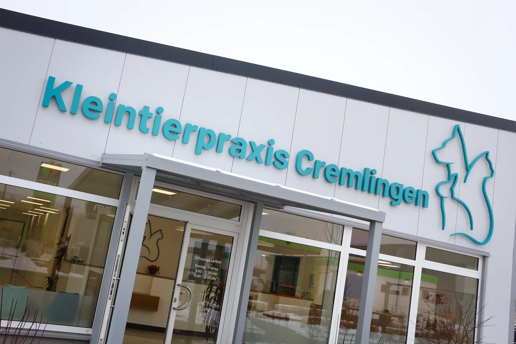 Die Kleintierpraxis Cremlingen von außen aus einer weiteren Perspektive.